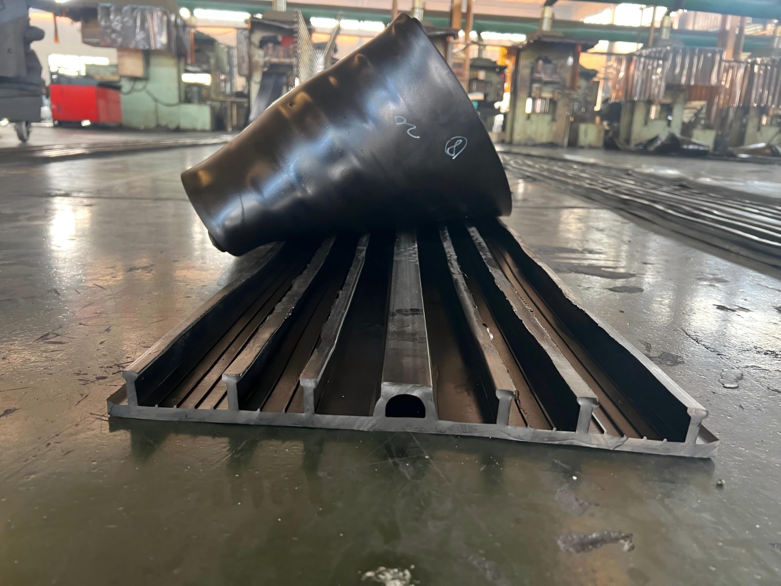 2026年推薦衡水宏基橡塑:管廊變形縫防滲失效?300寬橡膠止水帶 彈性好密封性強 市政工程優選!(1).jpg 2026年推薦衡水宏基橡塑:管廊變形縫防滲失效?300寬橡膠止水帶 彈性好密封性強 市政工程優選!(1).jpg